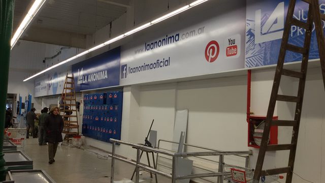 Supermercado con gráfica interior