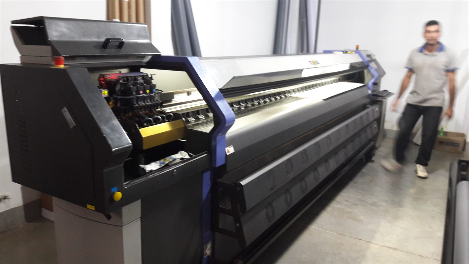 Plotter de gran formato en nuestro taller